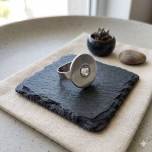 Damesring zilverkleurig met steen