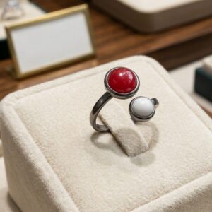 Verstelbare ring met rood en wit accent